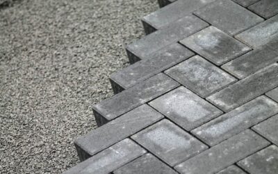 Co najlepiej sprawdzi się na podjeździe – żwir czy kostka brukowa?